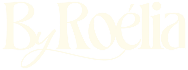 By Roélia
